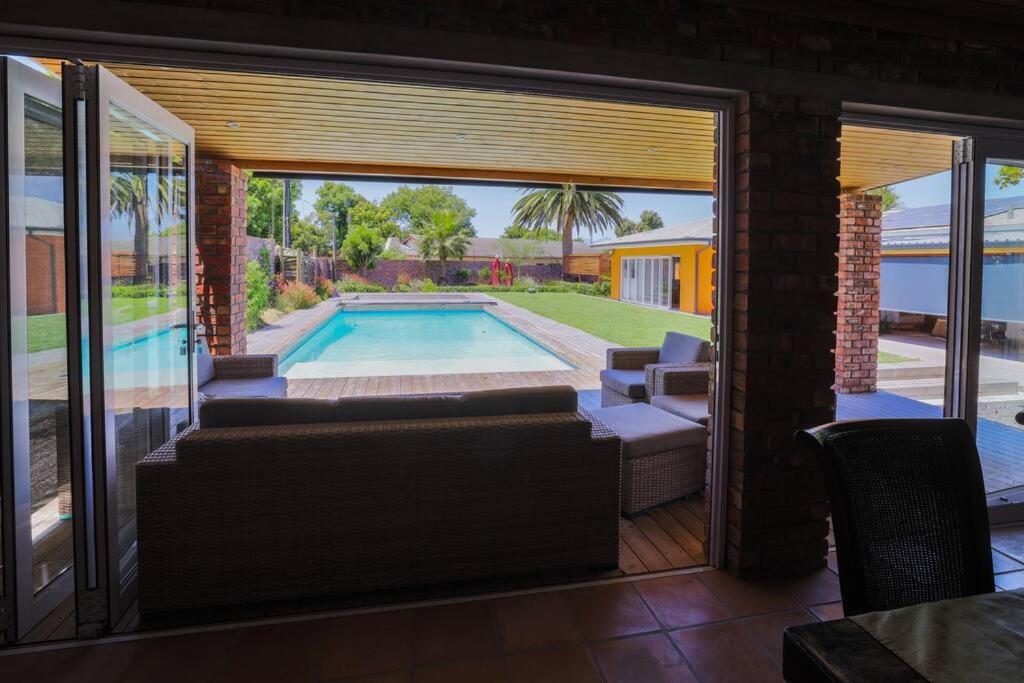 Garten Wohnung Mit Pool, 2 Schlafzimmer เคปทาวน์ ภายนอก รูปภาพ